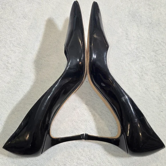 MANOLO BLAHNIK Black Patent Leather BB Pumps 39.5